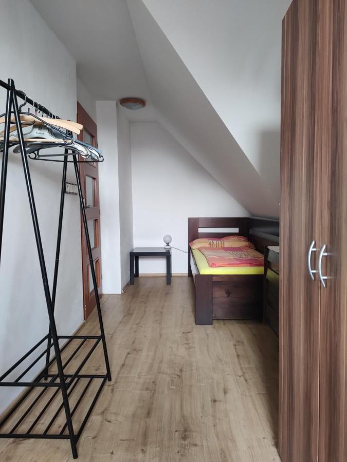 Апартаменты Apartman V Podkrovi Добрушка Экстерьер фото