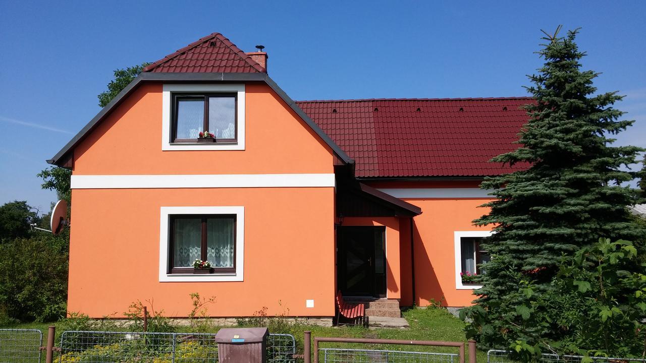 Апартаменты Apartman V Podkrovi Добрушка Экстерьер фото